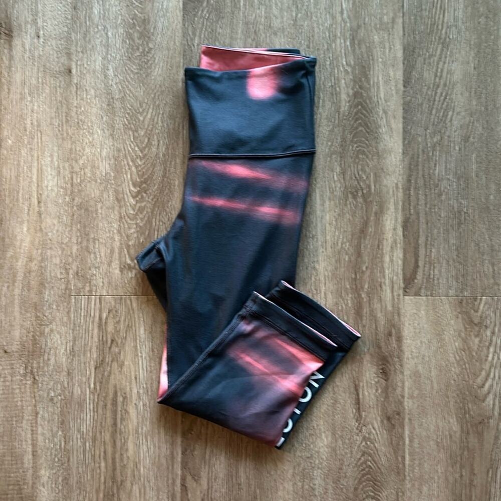 Peloton WITH Reversible Heatwave Capri Leggings Size Medium High Rise